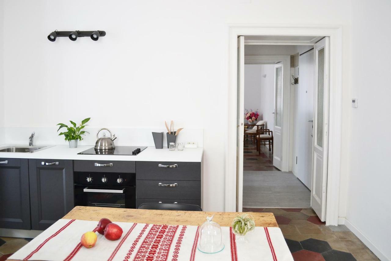 Italian Fairytale Apartment By Rent All Комо Екстериор снимка