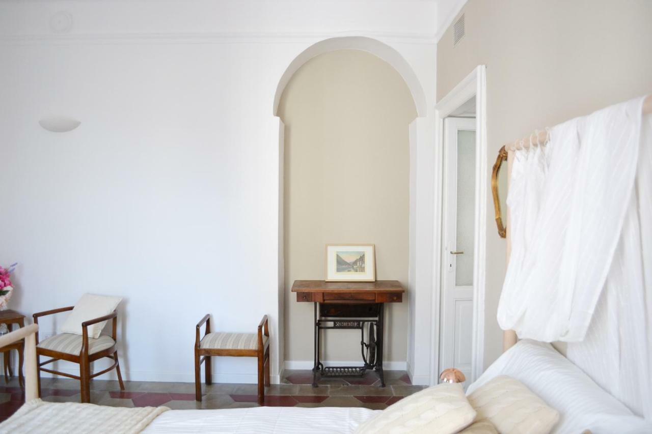 Italian Fairytale Apartment By Rent All Комо Екстериор снимка